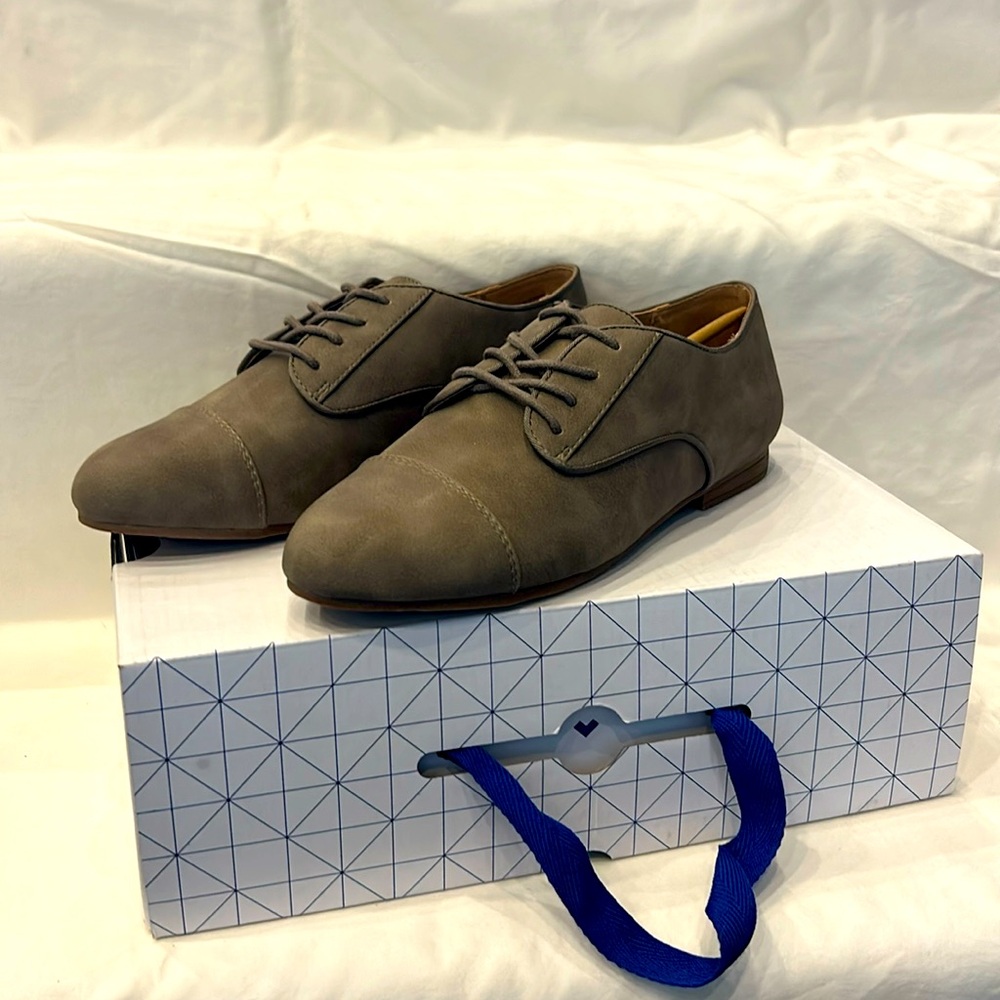 🔥 3 for $15 Call It Spring ‘Balinia’ lace up oxfords in taupe. Size 7.5